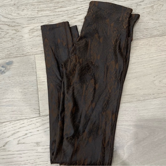 SPANX® Snake Print Faux Leather Leggings
BROWN SNAKESKIN, Size L - Picture 6 of 8